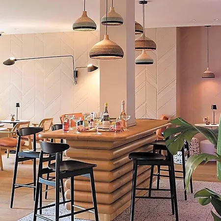 By Marriott Didot Montparnasse מלון